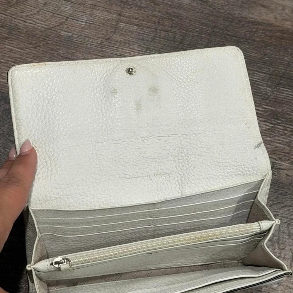 Bundle of 2 wallets